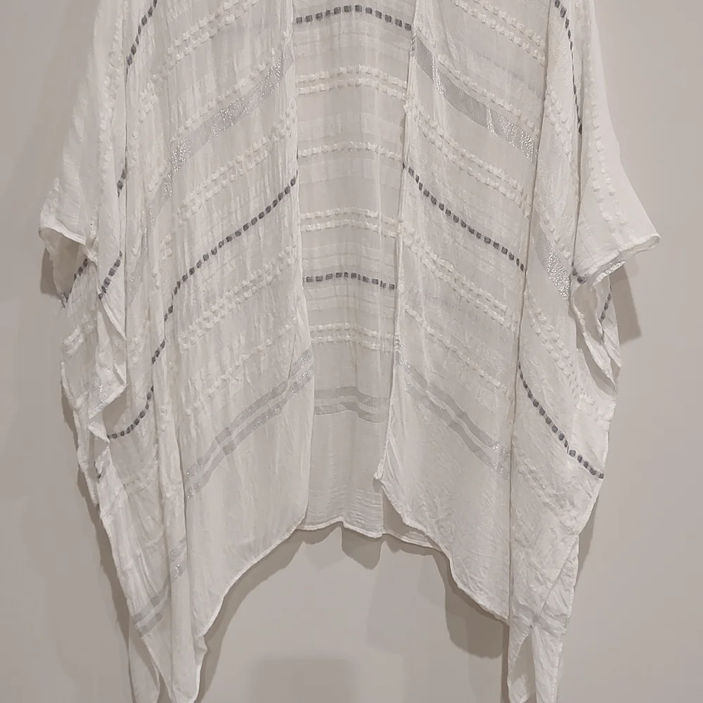 Elegant Kimono W / White, Shimmer Gray & Blue Accents.